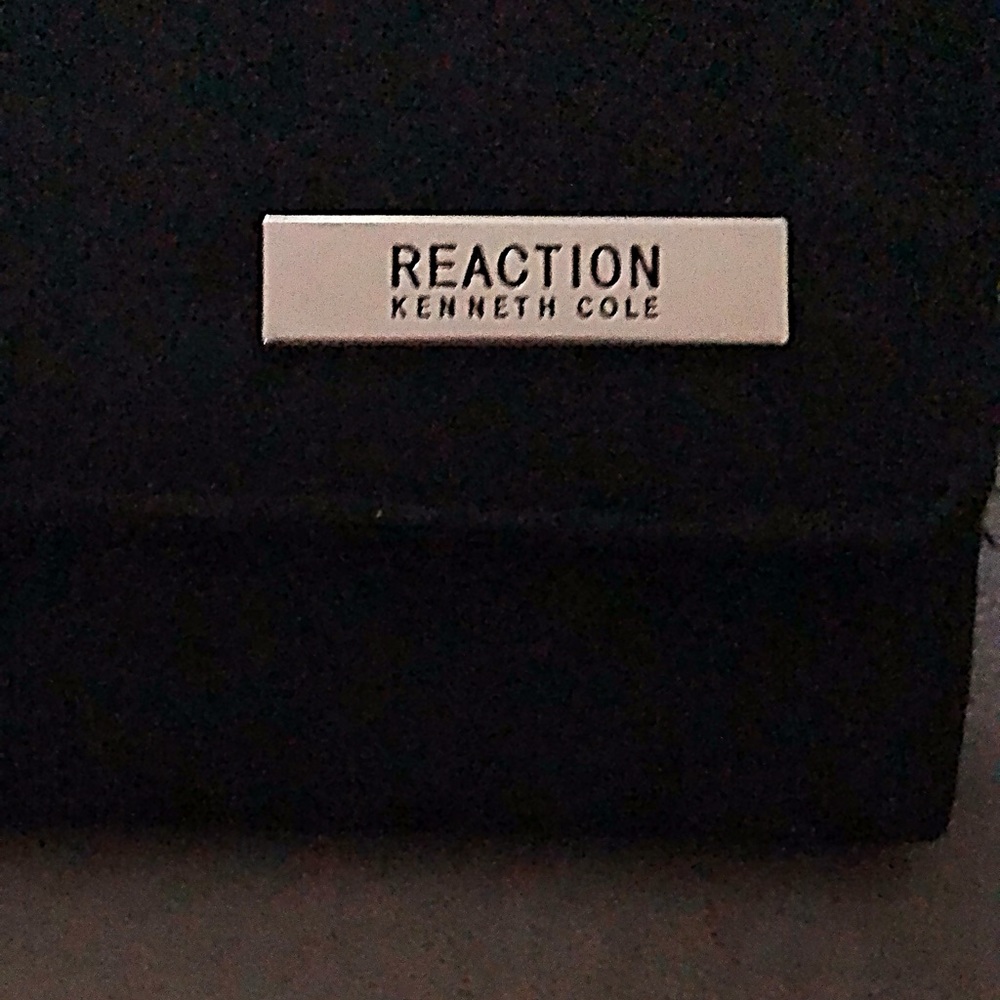 Kenneth Cole Reaction Wallet - Picture 2 of 5